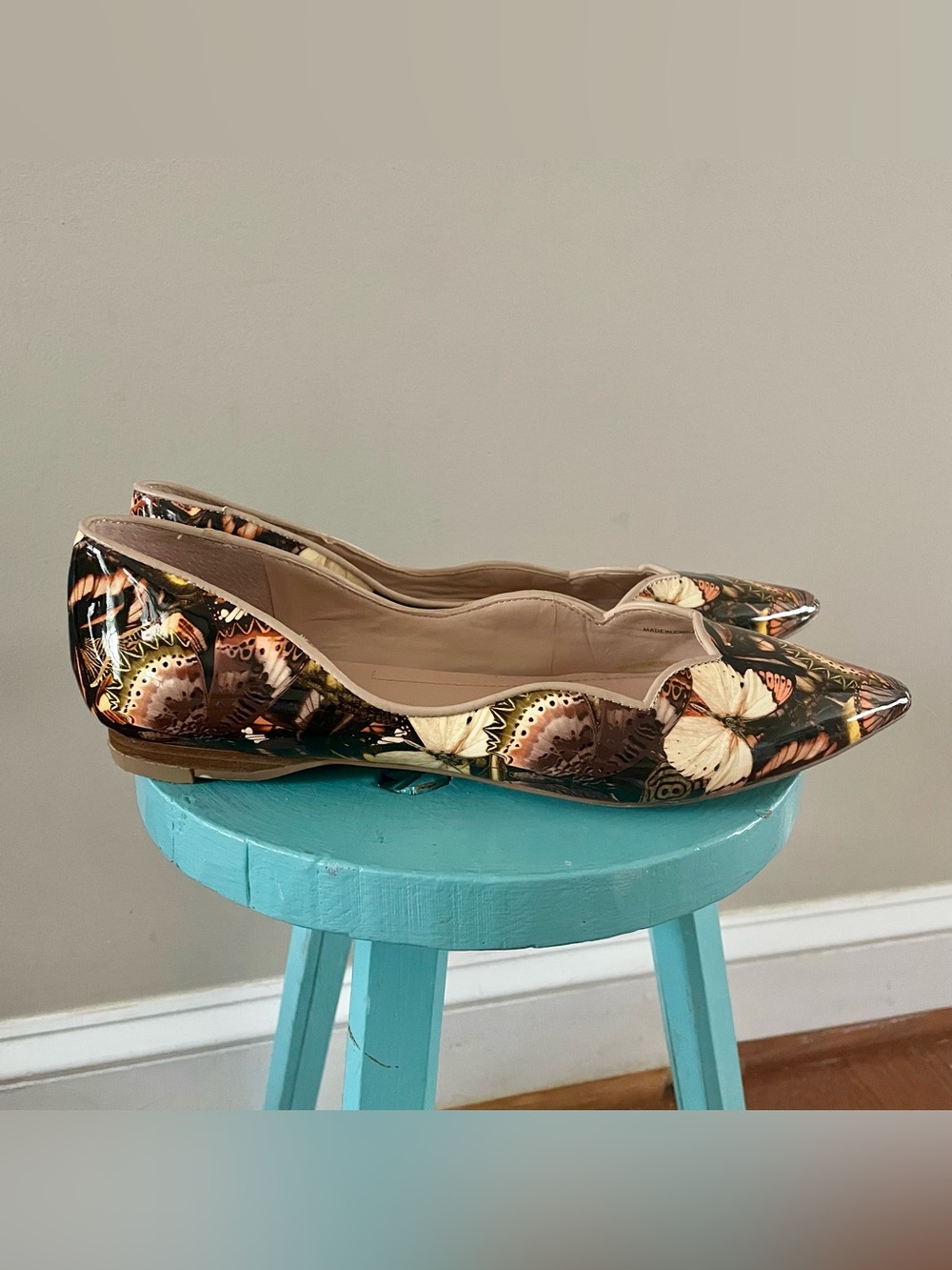 Tahari Emmy Butterfly Print Flats Women’s Size 8 - Picture 2 of 8